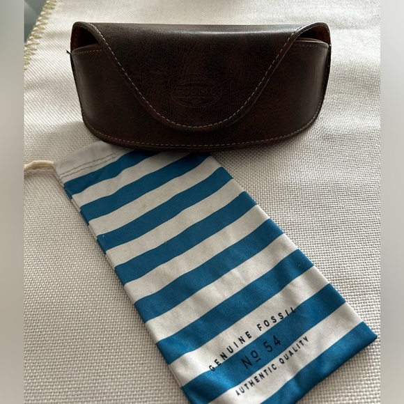 Fossil Eyeglasses Case w Magnetic Closure Brown & Soft cloth-bag - Picture 7 of 8